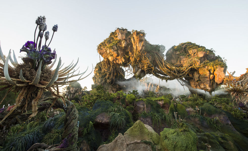 The floating mountains of Pandora during the day.